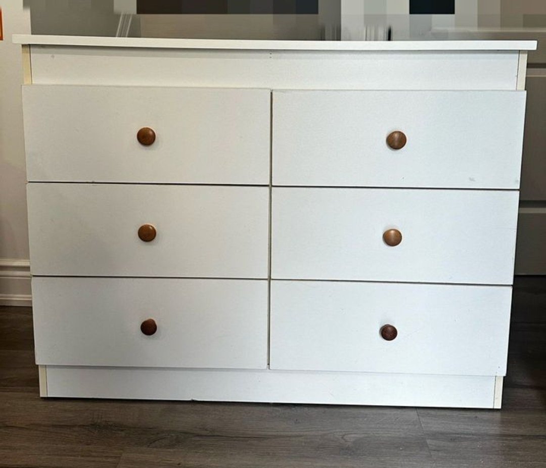 Elegant 6-Drawer White Wooden Dresser with Natural Wood Knobs
