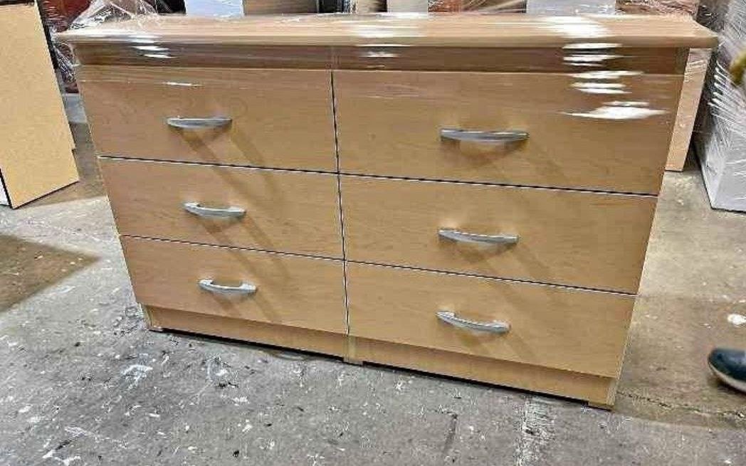 Natural Light Oak 6-Drawer Dresser with Curved Silver Handles thumbnail 3